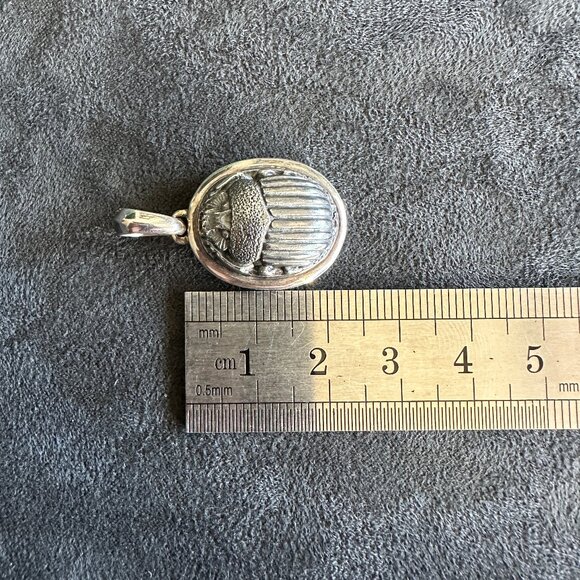 David Yurman Large Petrvs Scarab Pendant in Sterling Silver - RARE - Picture 13 of 15